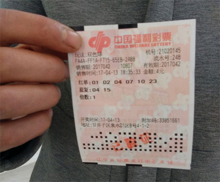 日本老师扒裙子打屁股网站